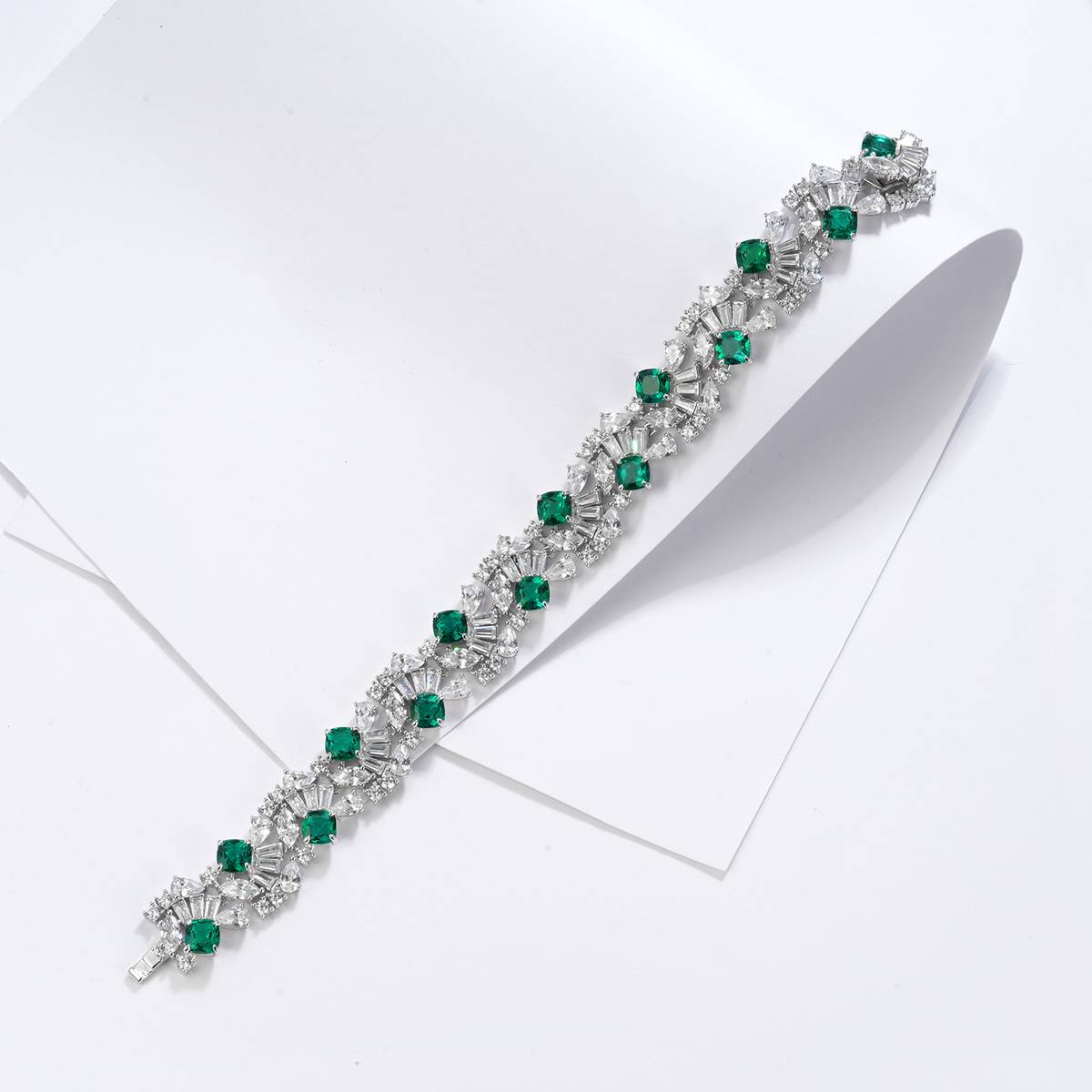 ZHF-L1389款S925银镀18K白金枕形培育彩宝Affordable LuxuryBracelet主石5.0mm/粒
