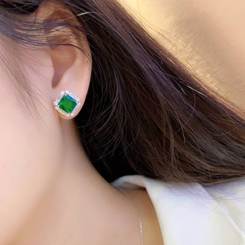 E054培育彩宝祖母绿S925银镀18K白金Stud Earring主石8*8mmmm/4.59ct
