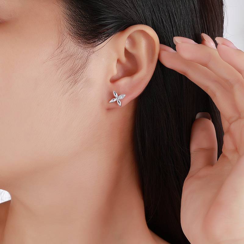 SE0752604款S925银镀18K金Moissanite饱满立体小花Stud Earring0.1ct
