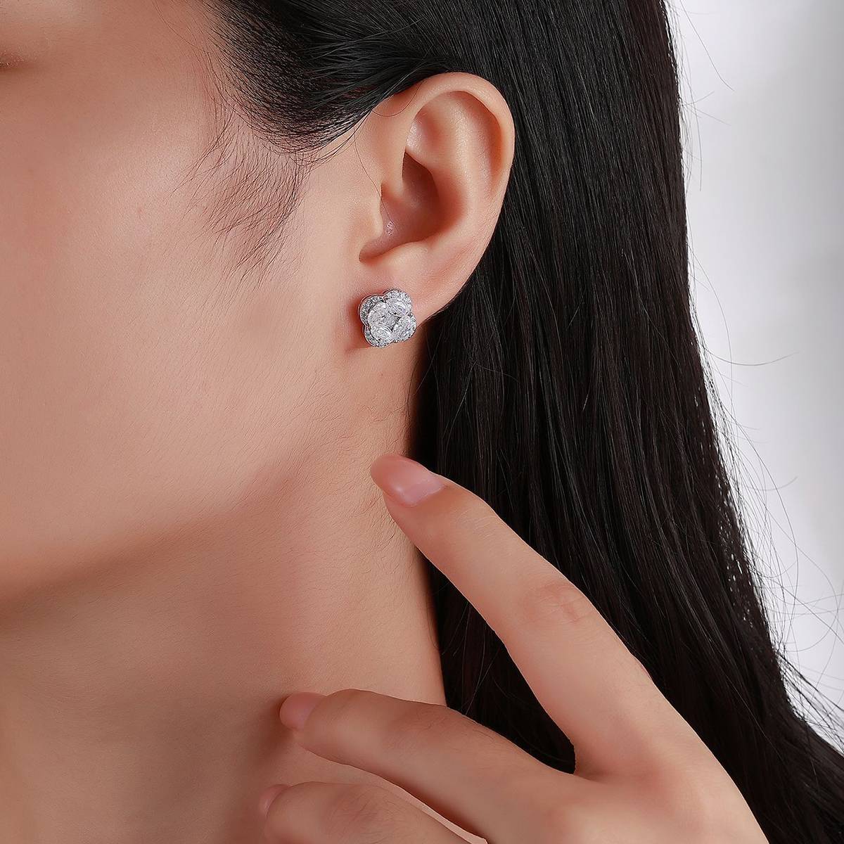 SE0758903款S925银镀18K金Moissanite四叶草Stud Earring3.3ct