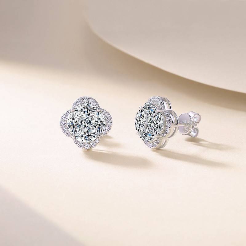 SE0758903款S925银镀18K金莫桑钻四叶草耳钉3.3ct