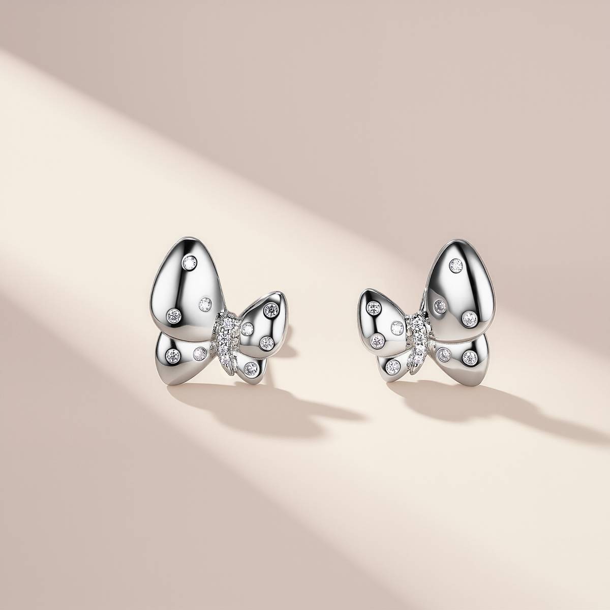 SE0602705款S925银镀18K金莫桑钻蝴蝶飞舞耳钉0.2ct
