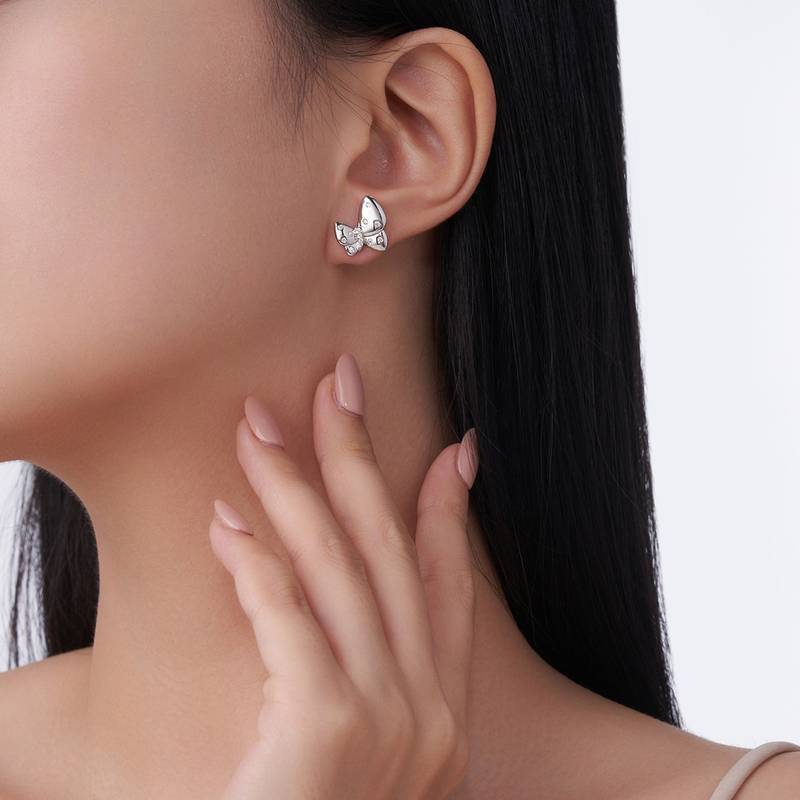 SE0602705款S925银镀18K金莫桑钻蝴蝶飞舞耳钉0.2ct