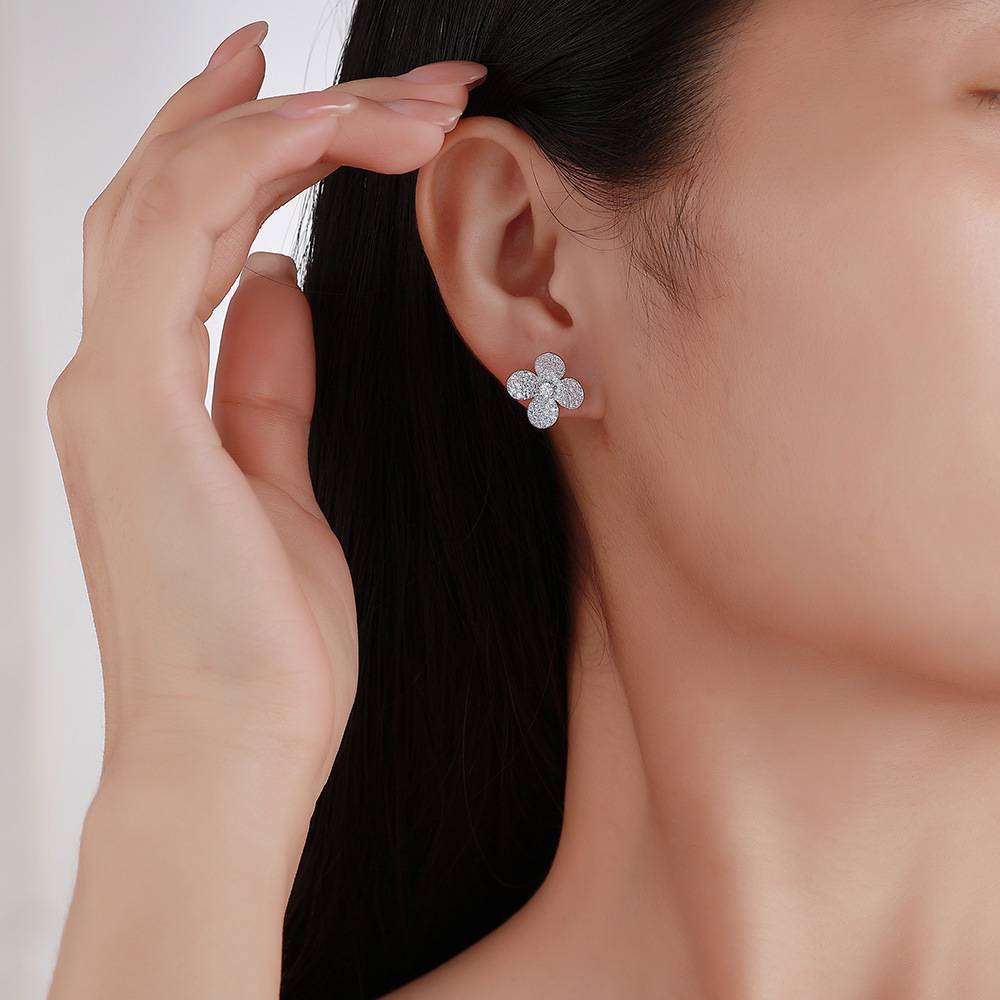 SE0757304款S925银镀18K金满镶Moissanite小花朵Stud Earring1.1ct