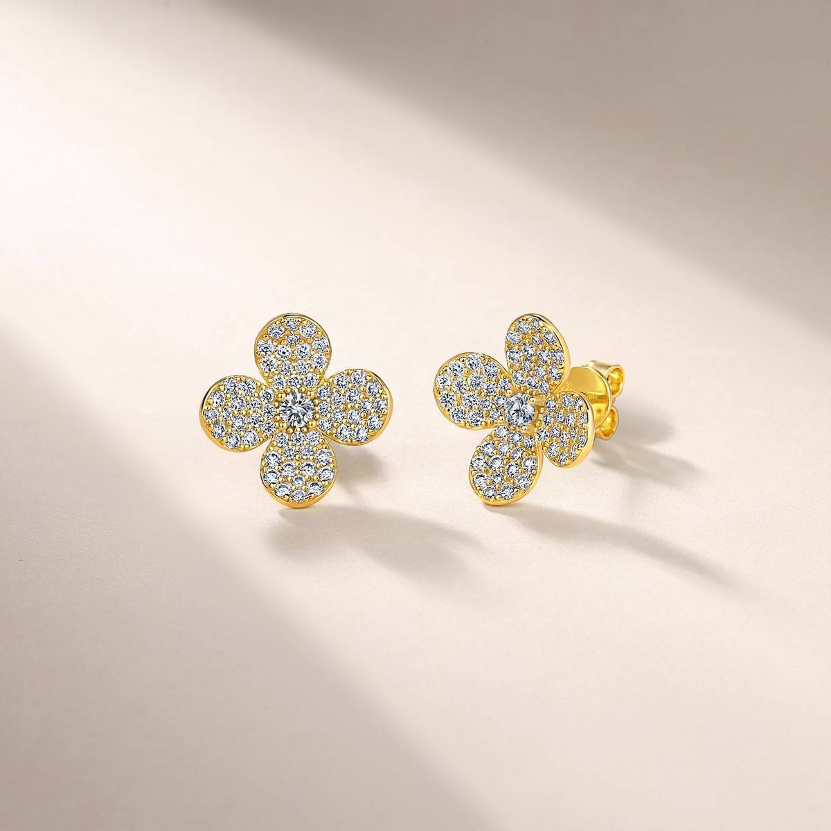 SE0757304款S925银镀18K金满镶Moissanite小花朵Stud Earring1.1ct