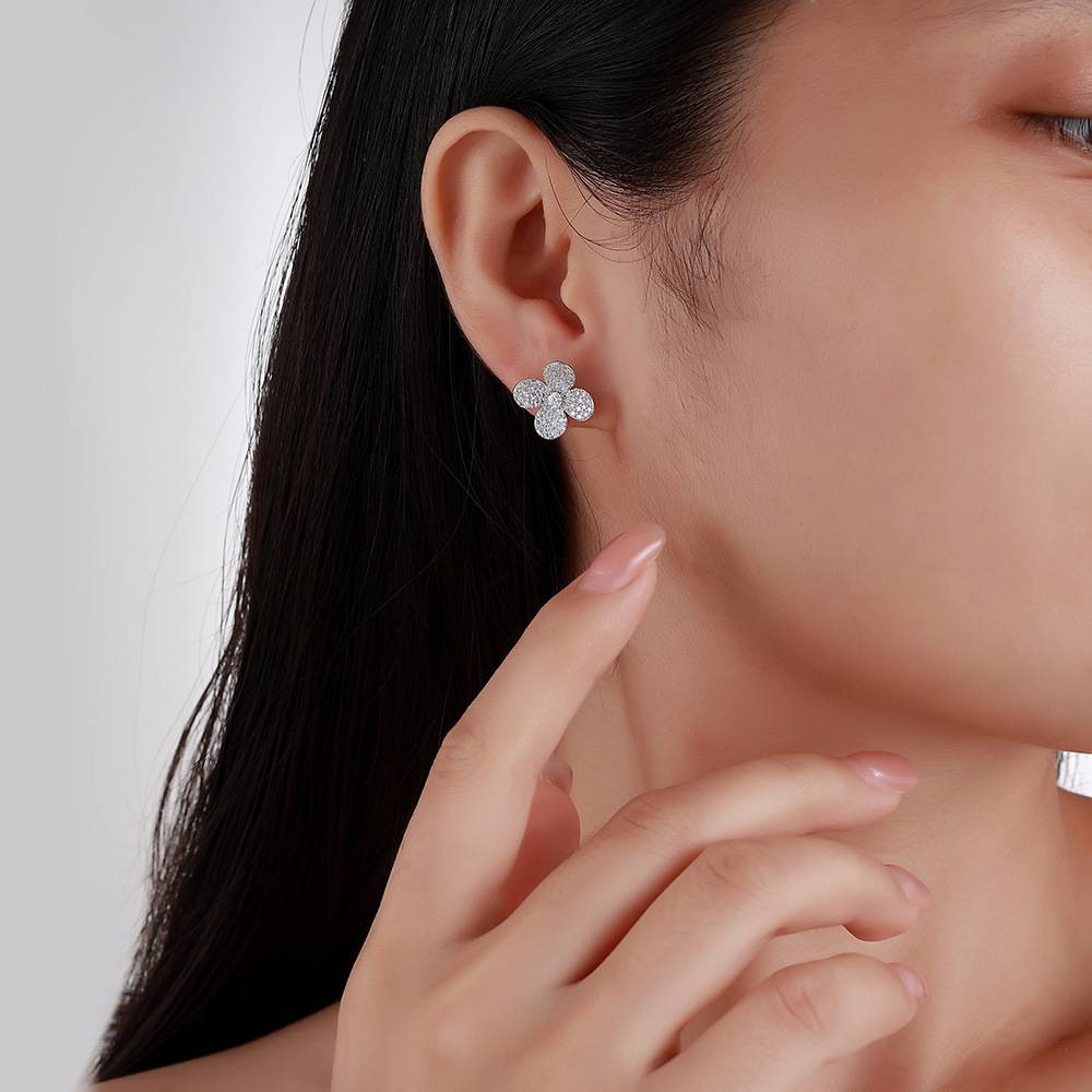 SE0757304款S925银镀18K金满镶Moissanite小花朵Stud Earring1.1ct