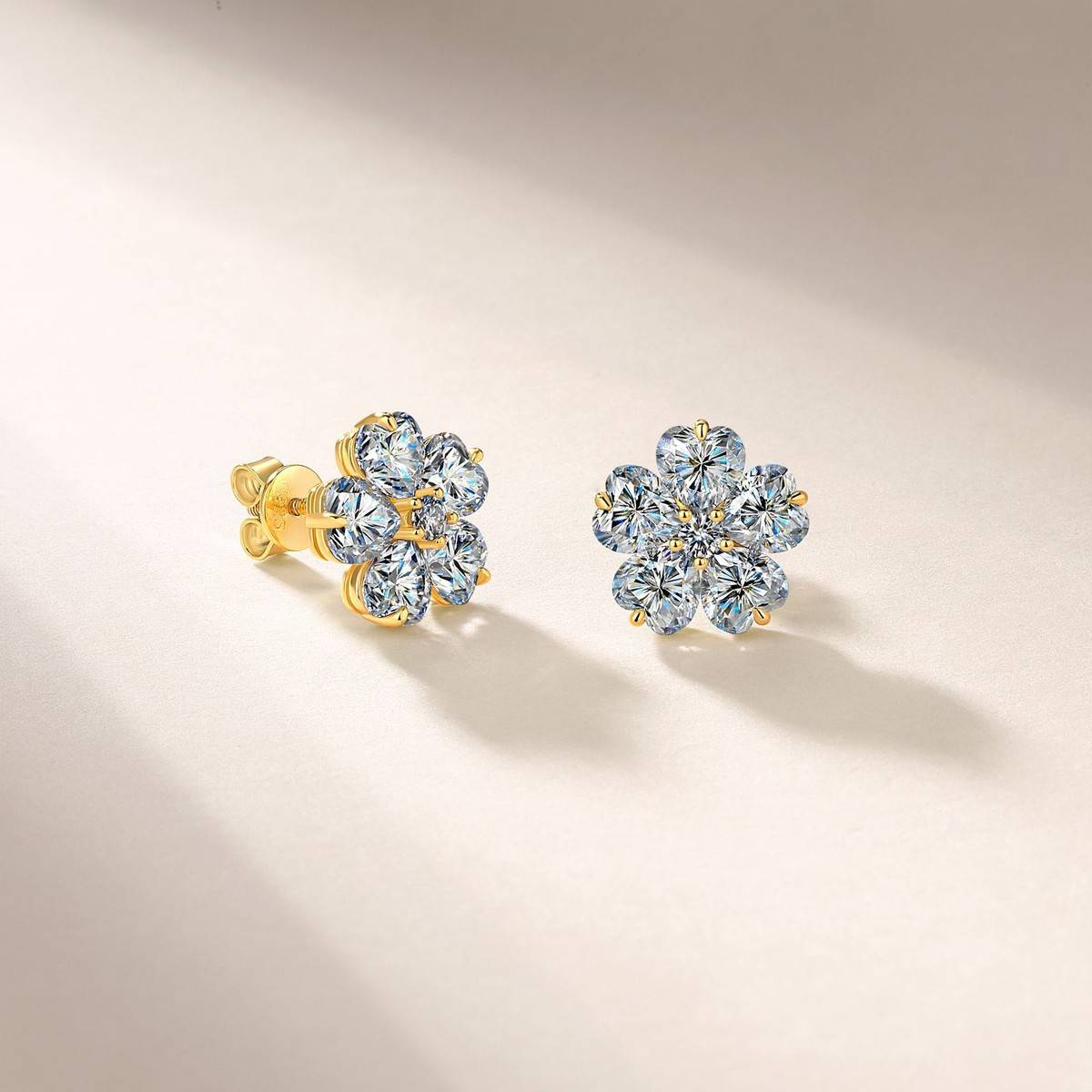 SE0758106款S925银镀18K金莫桑钻爱心花朵耳钉5.1ct