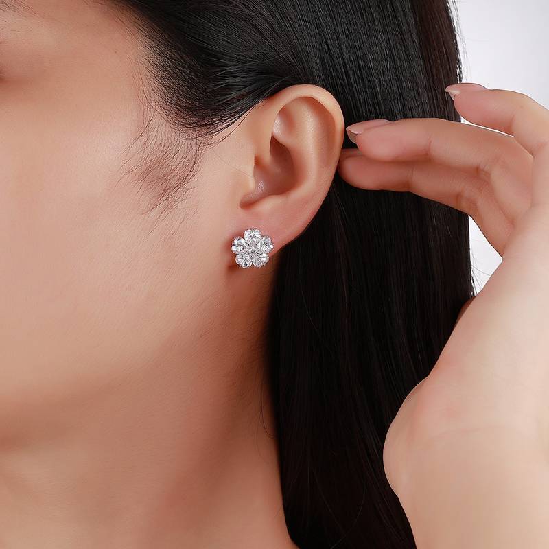 SE0758106款S925银镀18K金Moissanite爱心花朵Stud Earring5.1ct