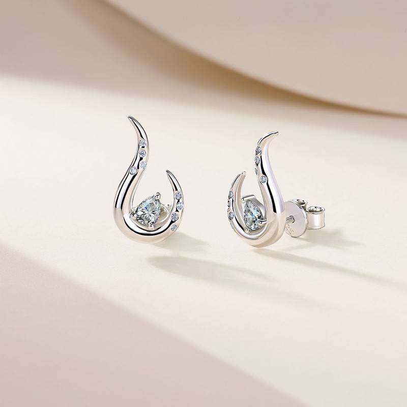 SE0722804款S925银镀18K金莫桑钻个性耳钉0.7ct