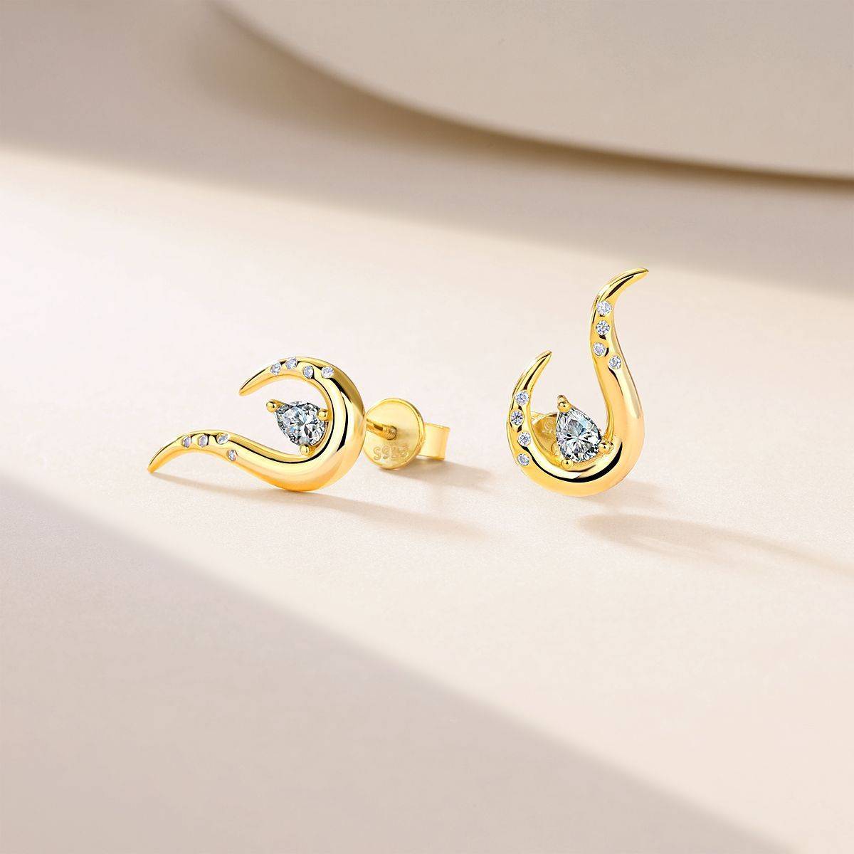 SE0722804款S925银镀18K金Moissanite个性Stud Earring0.7ct
