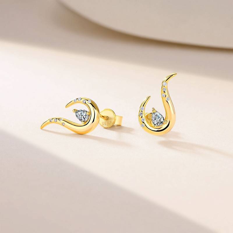 SE0722804款S925银镀18K金莫桑钻个性耳钉0.7ct