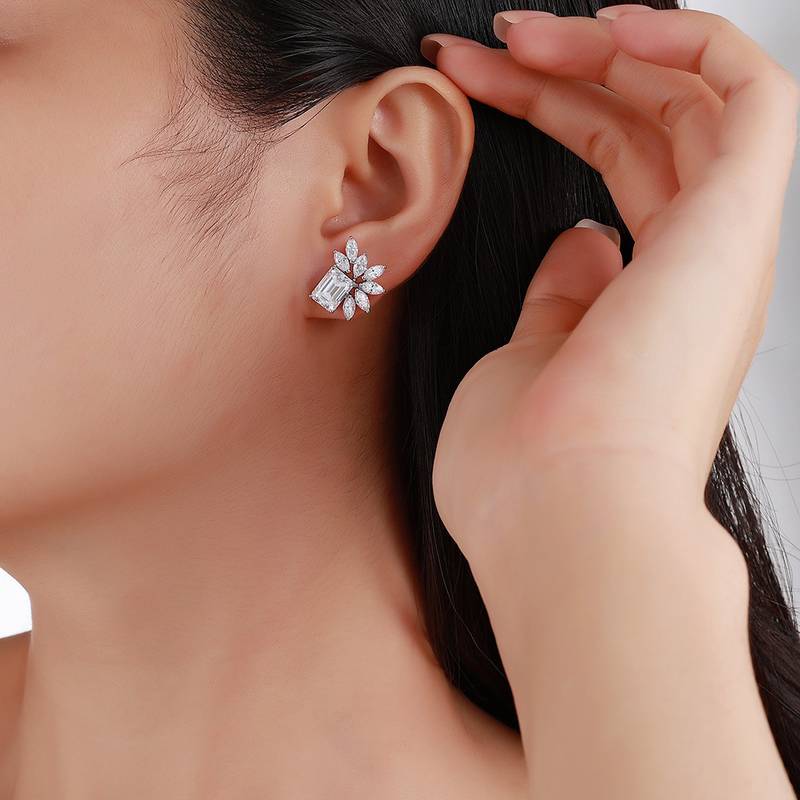 SE0743404款S925银镀18K金祖母绿切割莫桑钻轻奢耳钉6.8ct
