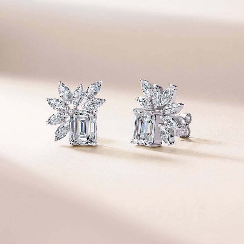 SE0743404款S925银镀18K金祖母绿切割莫桑钻轻奢耳钉6.8ct