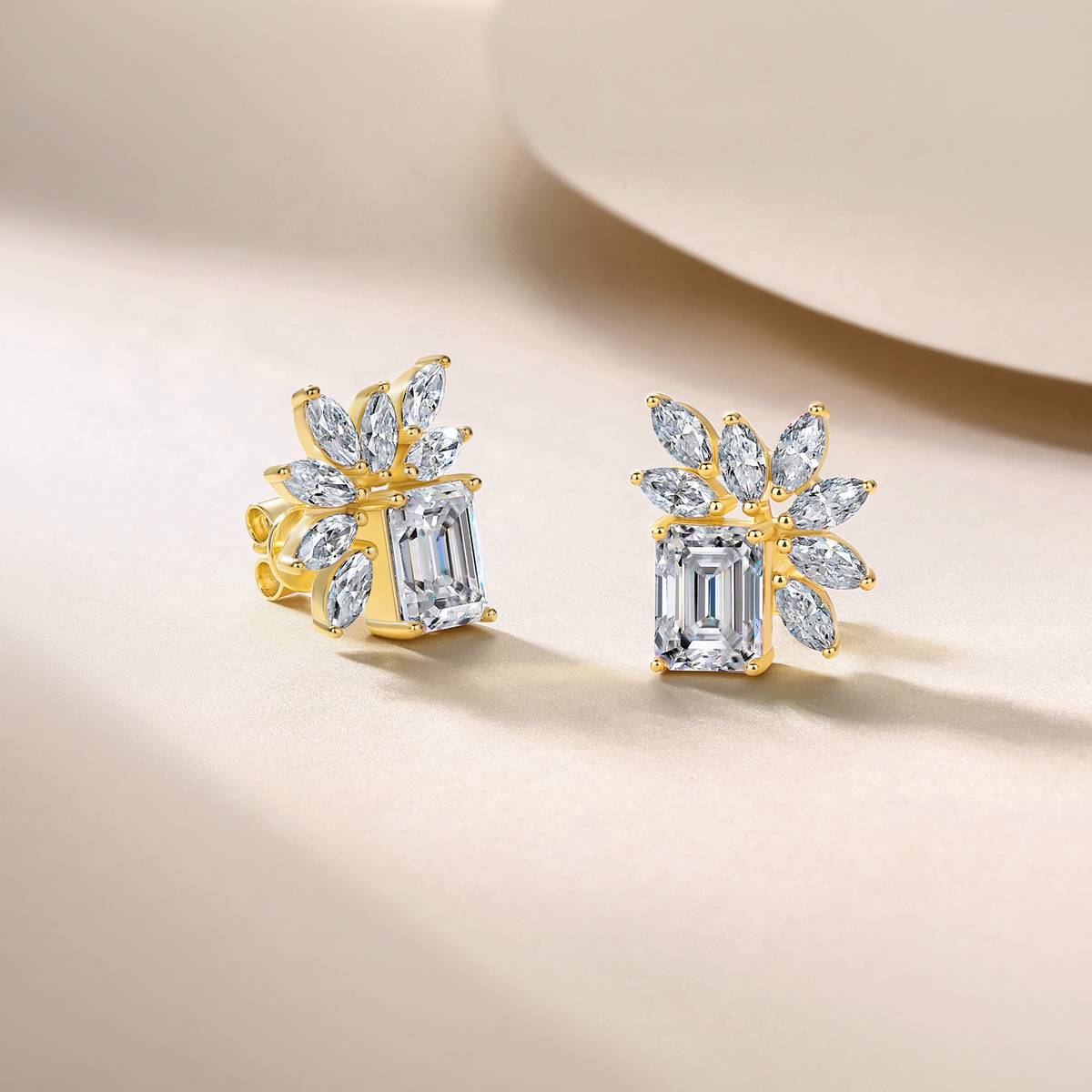 SE0743404款S925银镀18K金祖母绿切割MoissaniteAffordable LuxuryStud Earring6.8ct