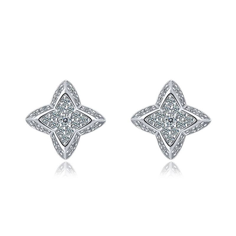 SE0752504款S925银镀18K金莫桑钻四叶花耳钉0.3ct