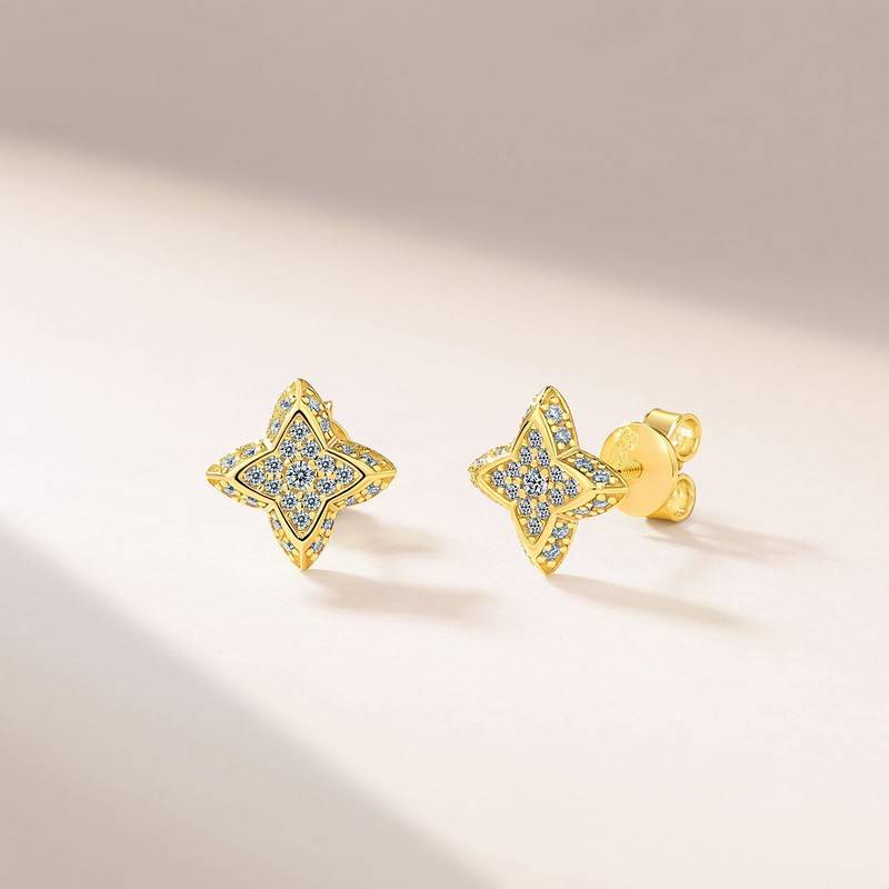 SE0752504款S925银镀18K金莫桑钻四叶花耳钉0.3ct