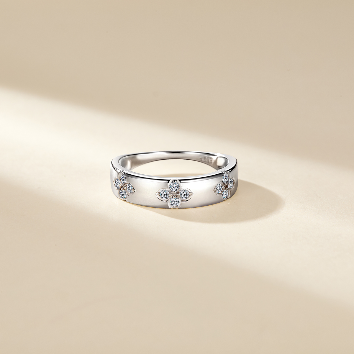 SR0544804款S925银镀18K金Moissanite四叶草Ring0.18ct
