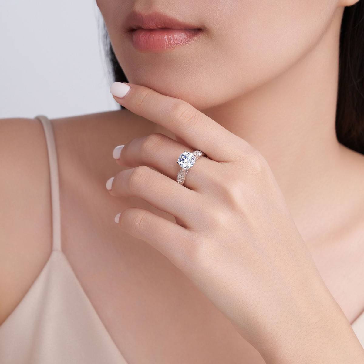 SR0654202款S925银镀18K金莫桑钻轻奢女戒2.2ct