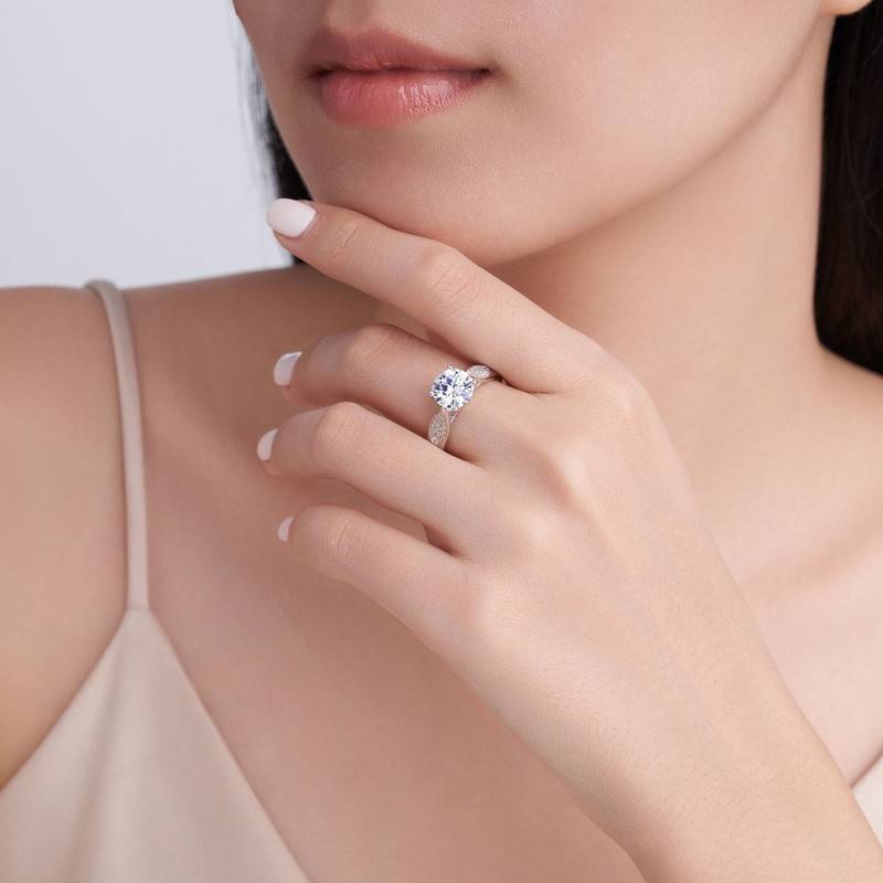 SR0654202款S925银镀18K金MoissaniteAffordable LuxuryWomen's Ring2.2ct