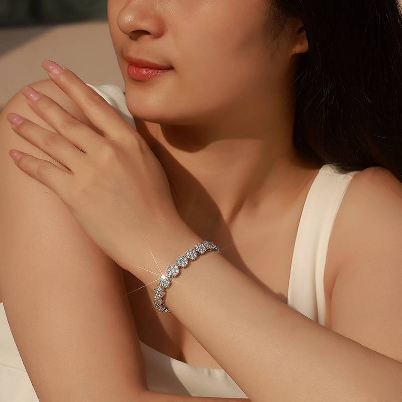 SB0353605款S925银镀18K金莫桑钻满钻花型手链9.9ct