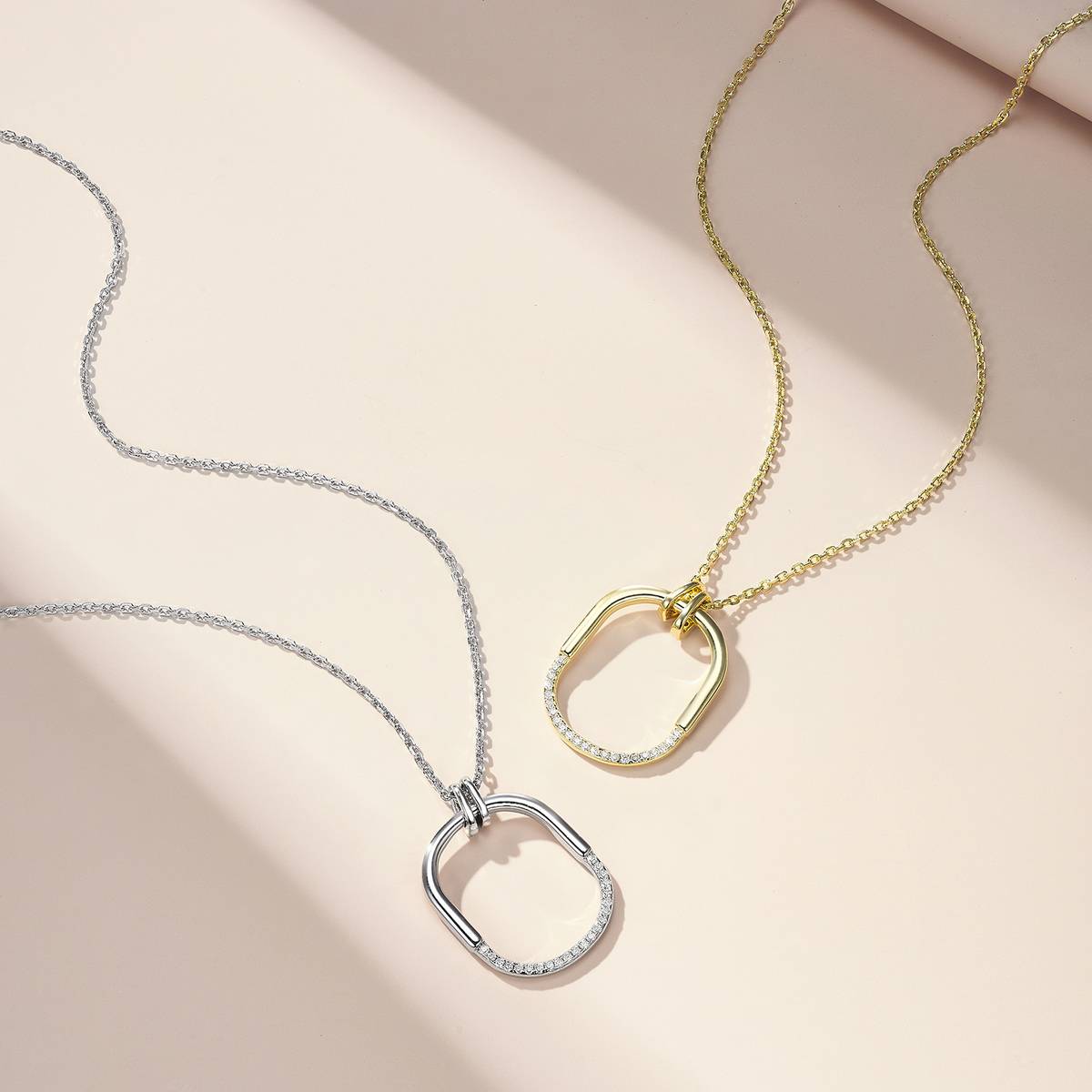 SN0131606款S925银镀18K白金莫桑钻几何吊坠0.16ct