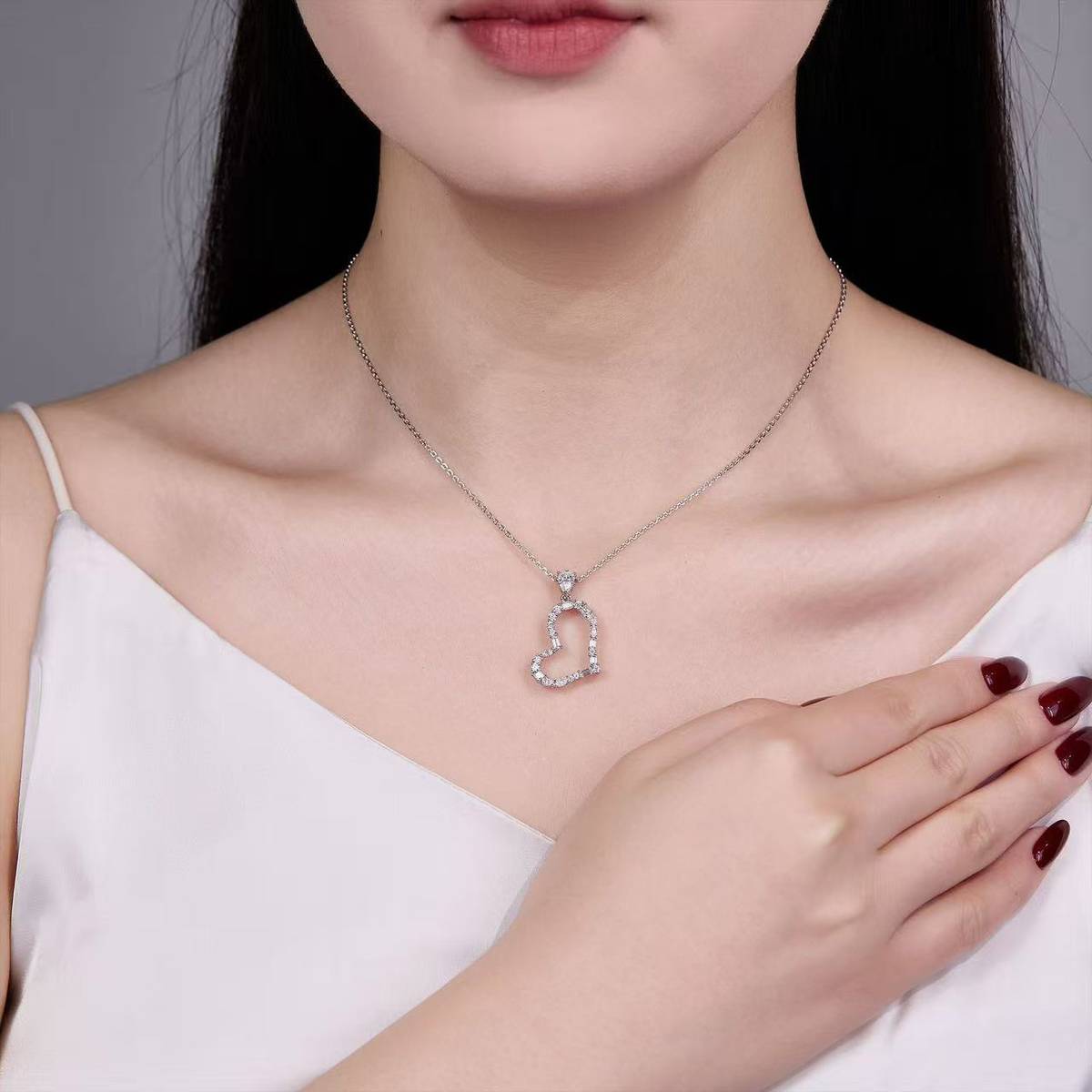 SP0532202款S925银镀18K白金莫桑钻轻奢心形吊坠1.5ct