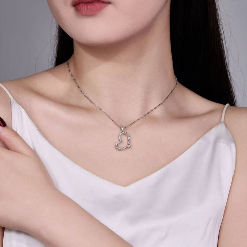 SP0532202款S925银镀18K白金莫桑钻轻奢心形吊坠1.5ct