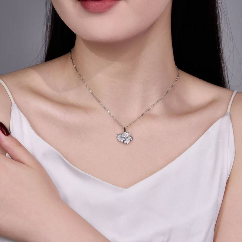 SP0534002款S925银镀18K白金莫桑钻银杏叶吊坠0.57ct