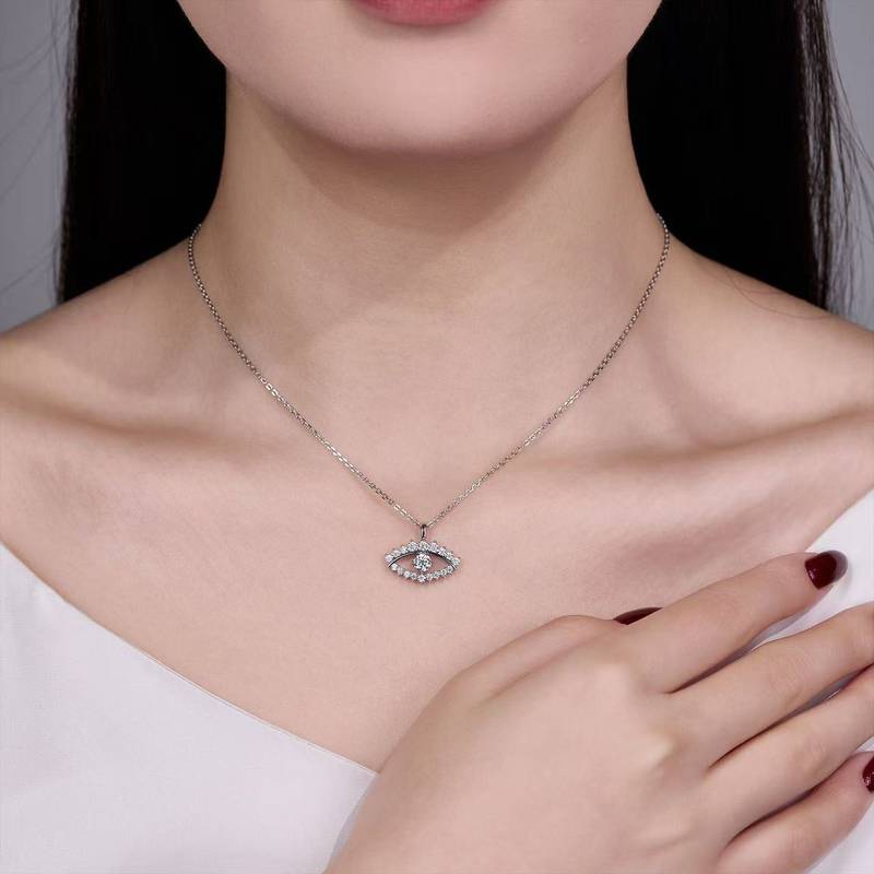 SN0234302款S925银镀18K白金莫桑钻恶魔的眼睛吊坠1.0ct