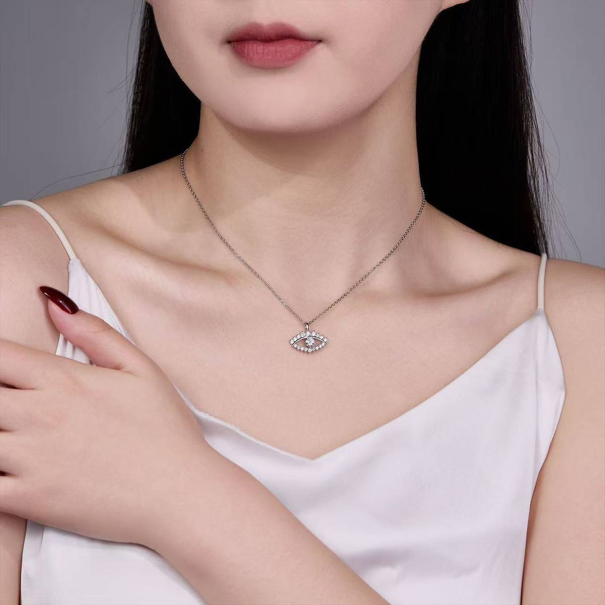 SN0234302款S925银镀18K白金Moissanite恶魔的眼睛Pendant1.0ct