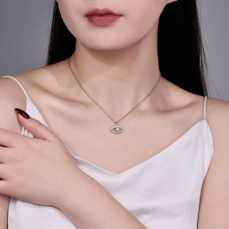 SN0234302款S925银镀18K白金莫桑钻恶魔的眼睛吊坠1.0ct
