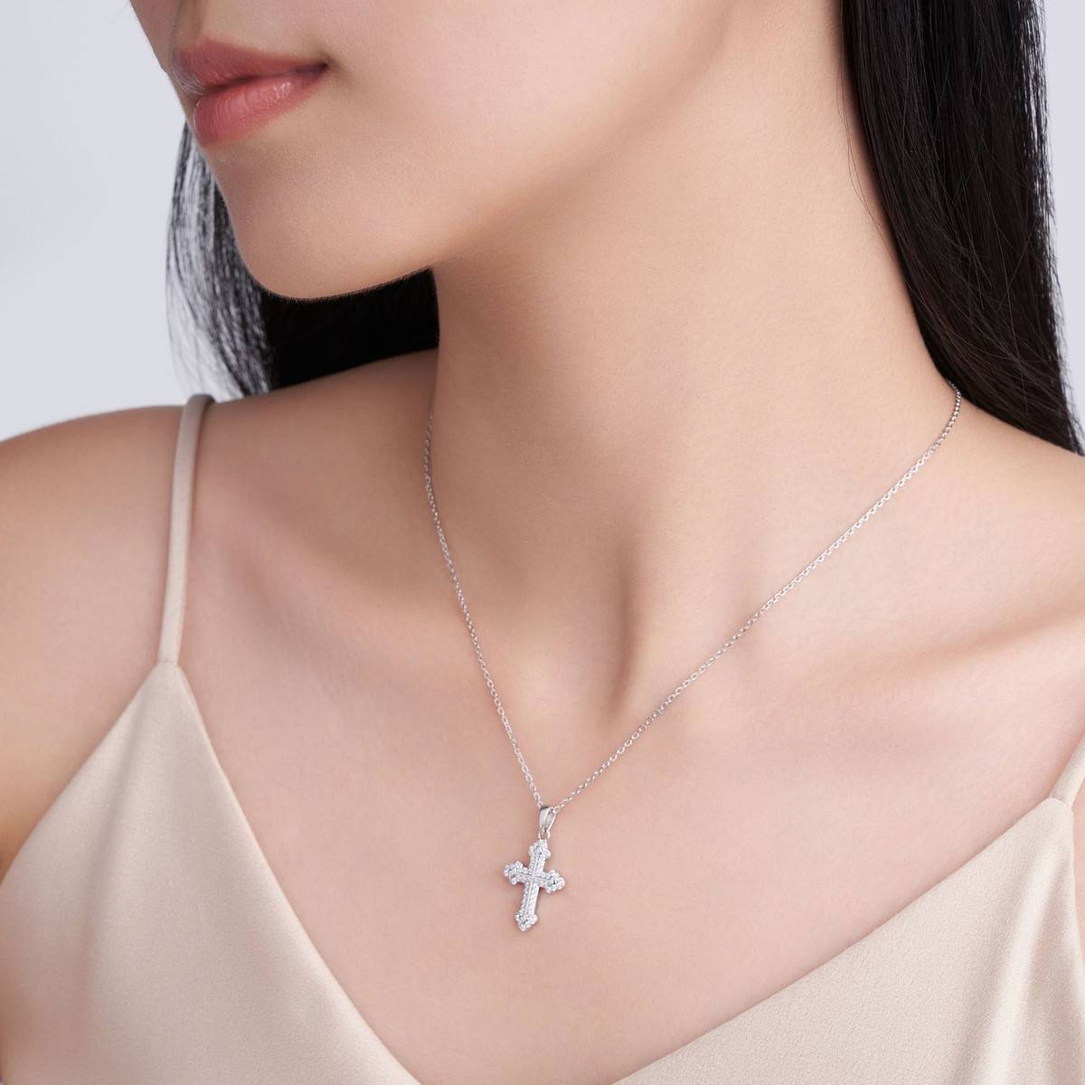 SP0416106款S925银镀18K白金莫桑钻十字架吊坠0.31ct