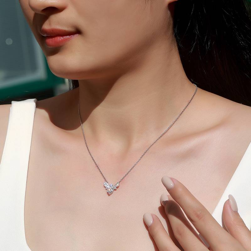 SN0162406款S925银镀18K白金莫桑小蜜蜂Necklace1.1ct