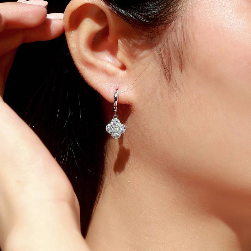 SE0611306款S925银镀18K白金Moissanite四叶草吊款耳环1.1ct