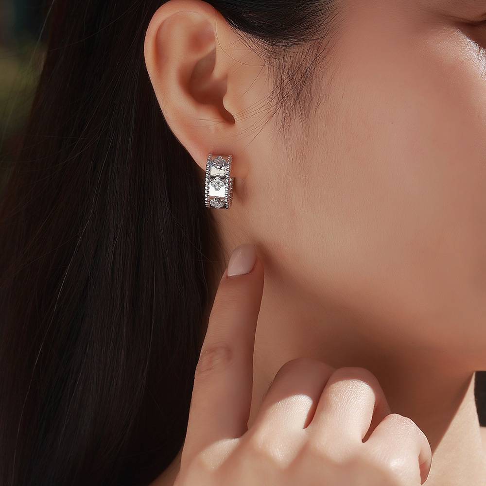 SE0617801款S925银镀18K白金Moissanite幸运四叶草圈耳环0.29ct