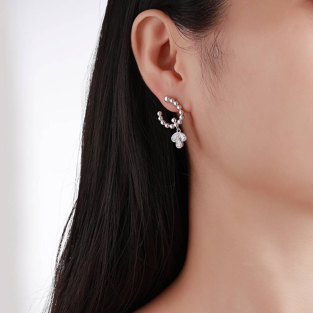SE0726204款S925银镀18K白金形莫桑钻梨形吊款灵动耳环2.1ct
