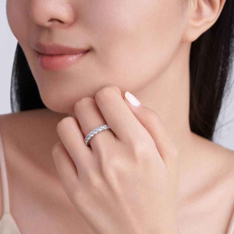 SR0226109款S925银镀18K金满镶莫桑钻爱的守护排戒2.1ct