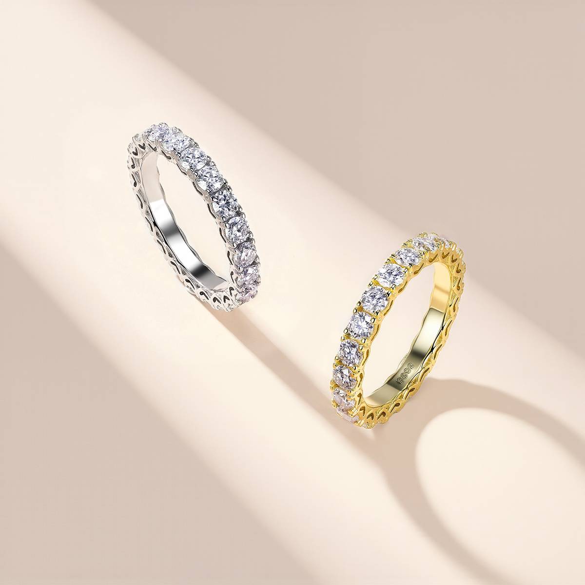 SR0226109款S925银镀18K金满镶莫桑钻爱的守护排戒2.1ct