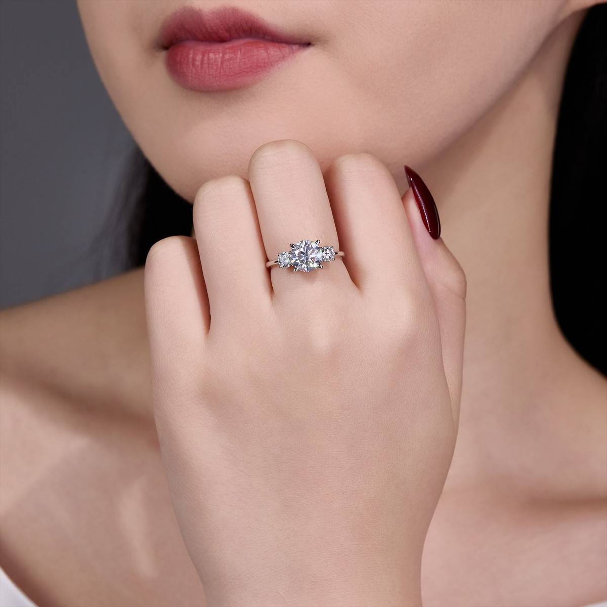 SR0695101款S925银镀18K金圆形莫桑钻三石款女戒2.6ct