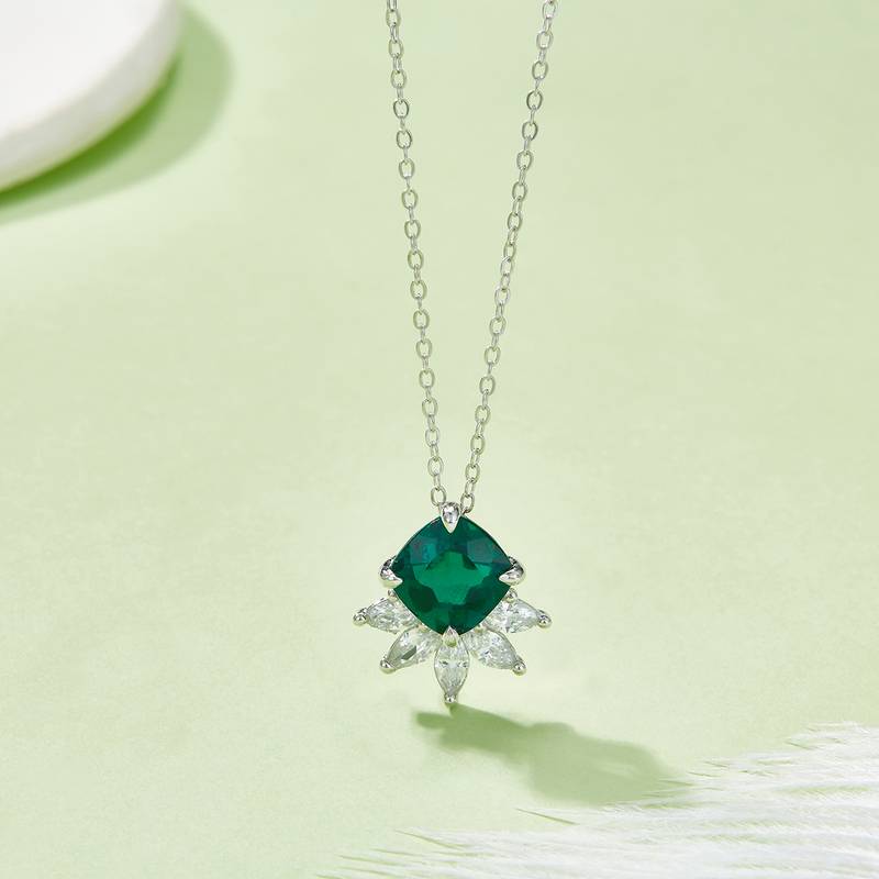 YXP0890款S925银镀18K白金枕形培育彩宝Necklace主石8.0mm