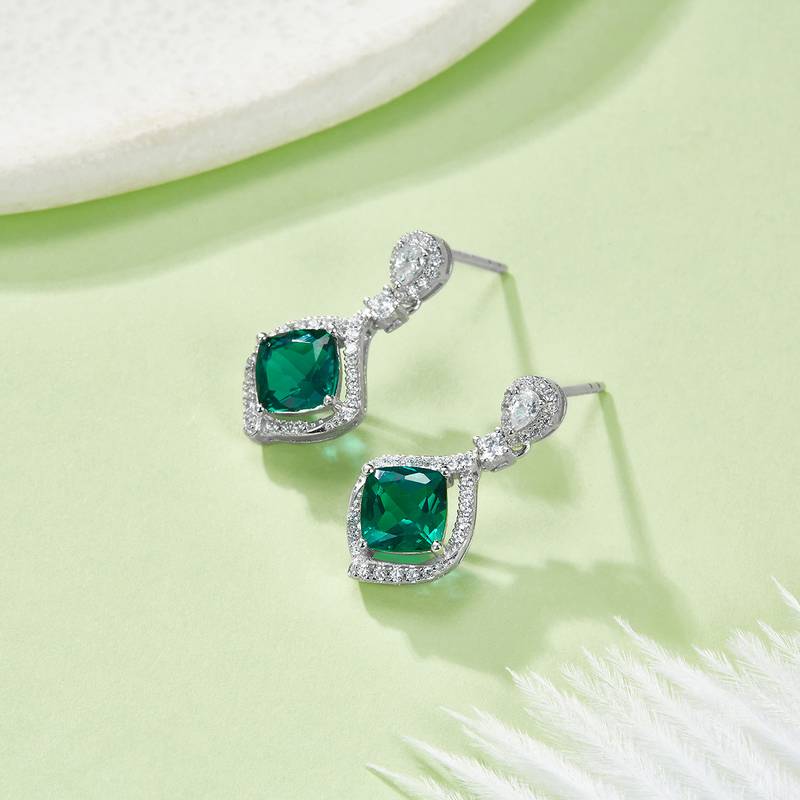 E-2029款S925银镀18K白金枕形培育彩宝Exquisite耳环主石6.0mm/2.61ct