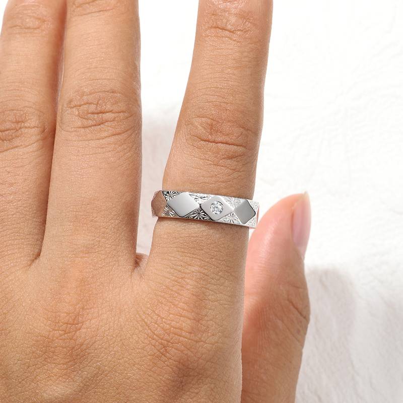 MR0256款S925银镀18K白金Moissanite菱形雕花Ring0.03ct