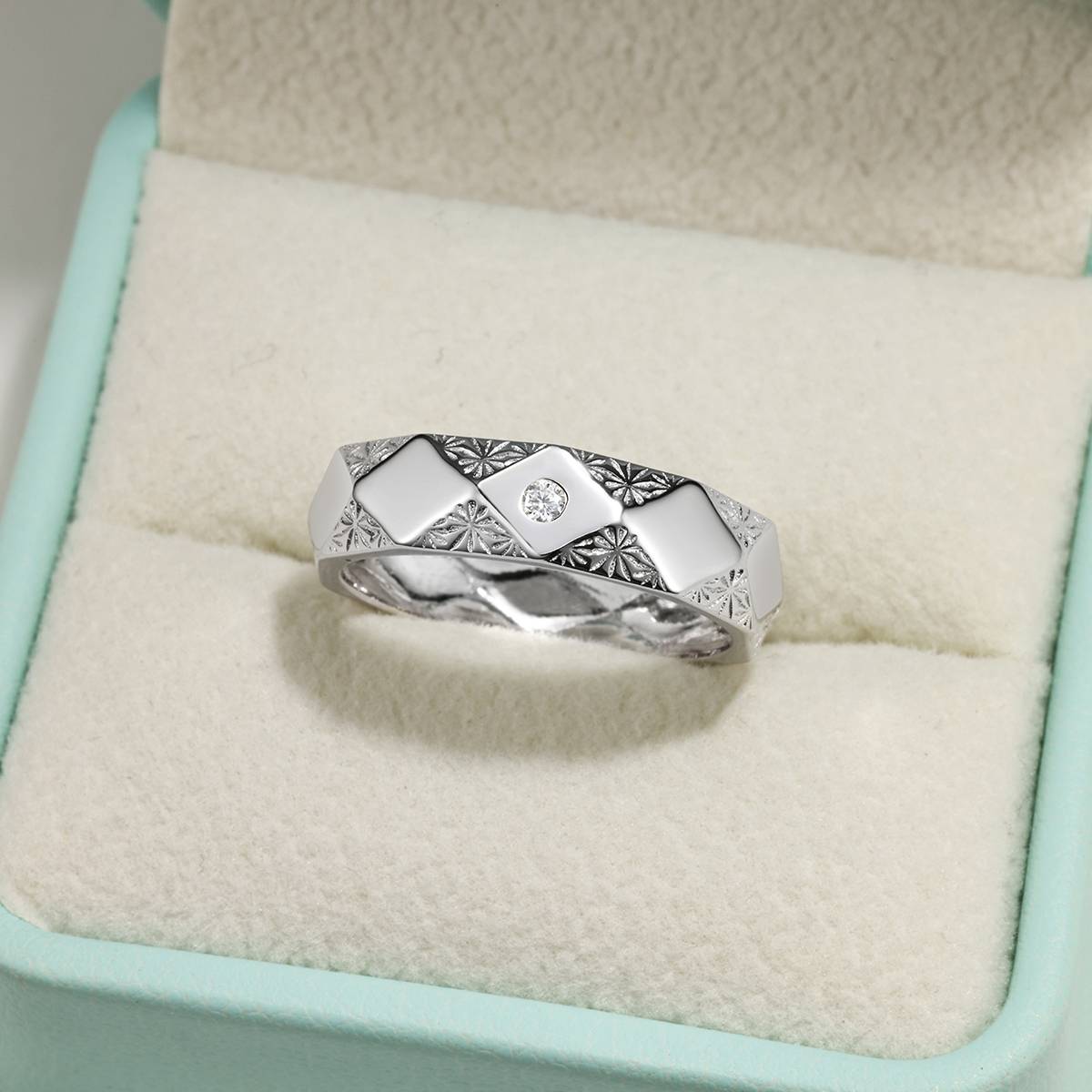MR0256款S925银镀18K白金莫桑钻菱形雕花戒指0.03ct