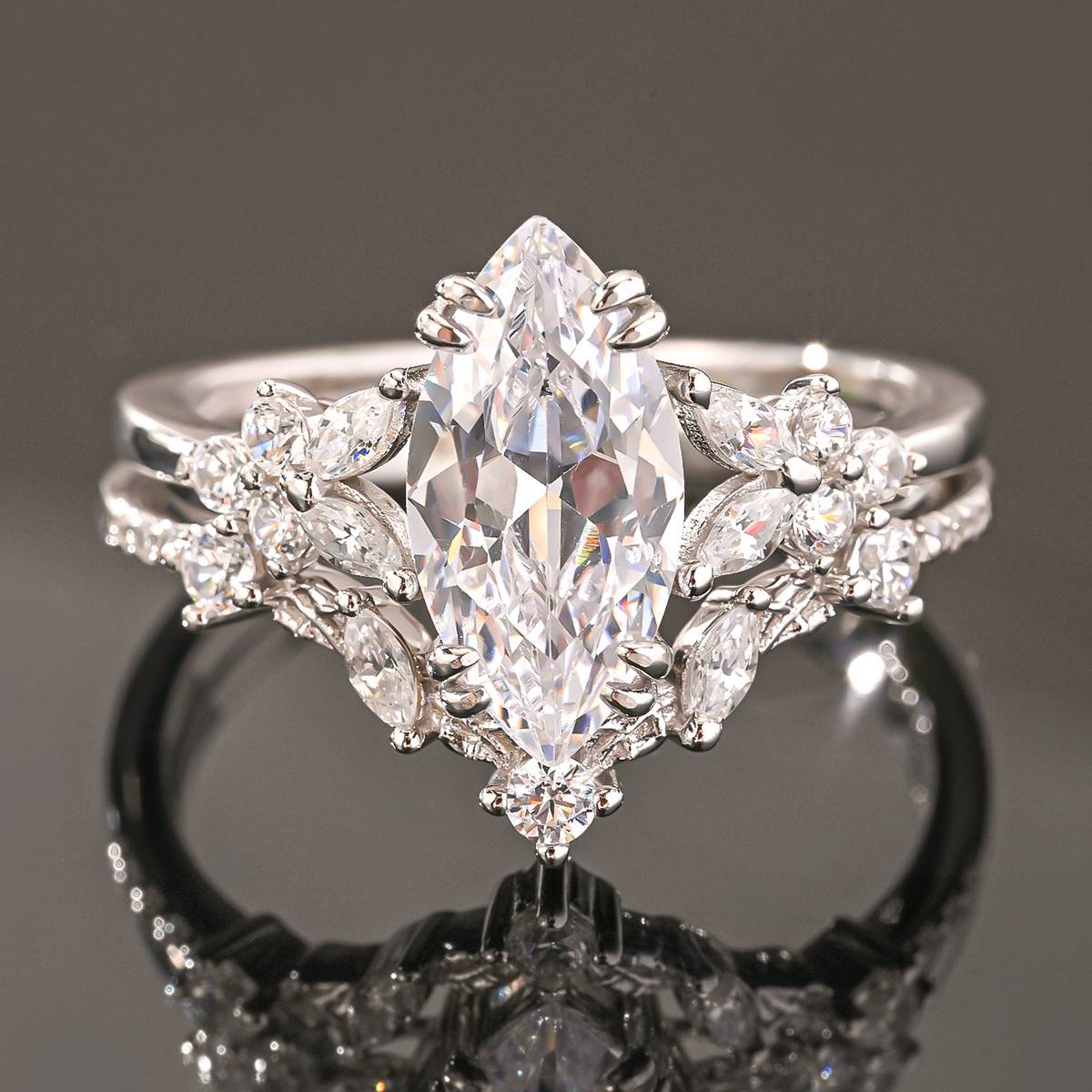 MR0286款S925银镀18K白金马眼形莫桑钻一路生花唯美套戒主石8*5mm/1.0ct