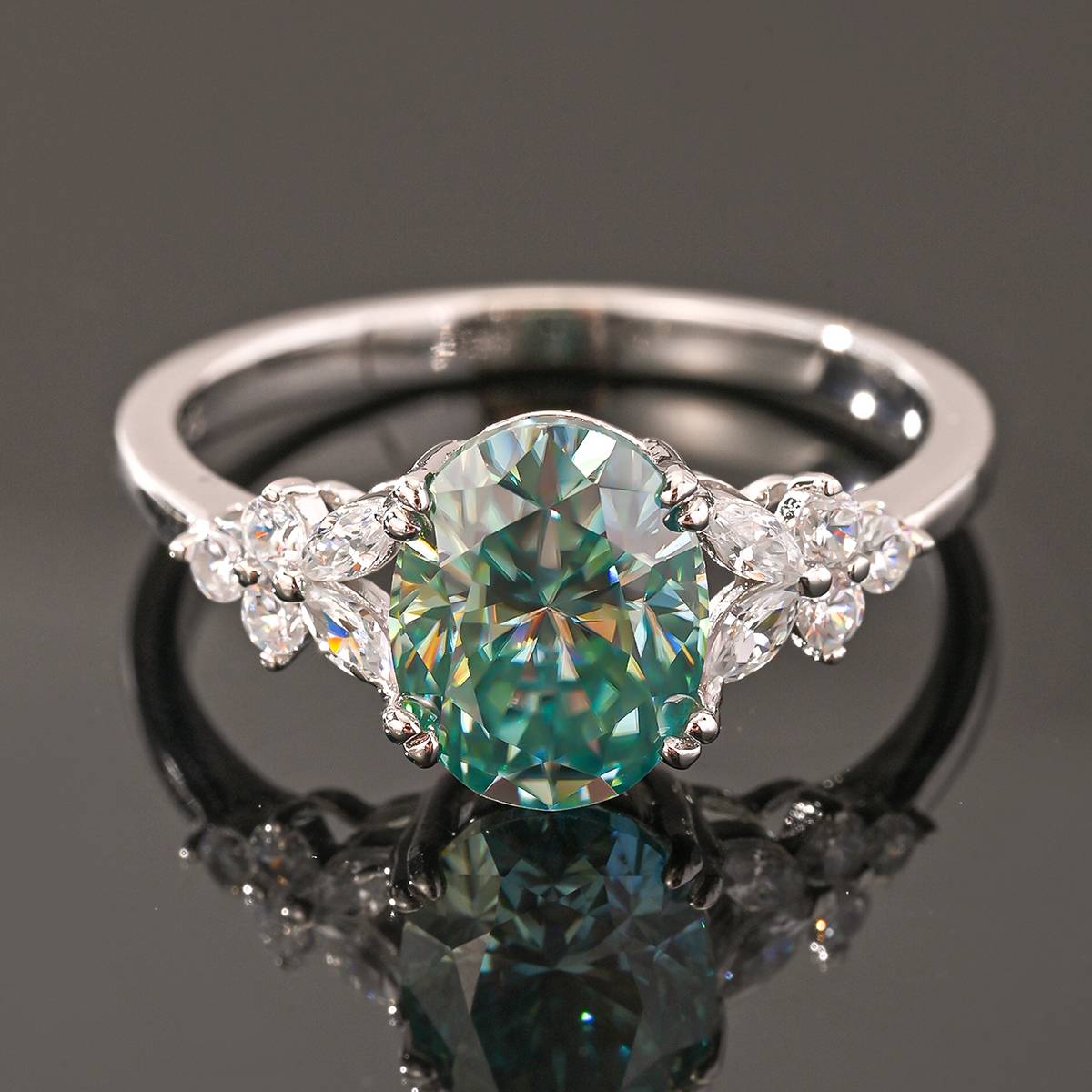 MR0320款S925银镀18K白金蓝绿色蛋形莫桑钻小花戒指主石9*7mm/2.0ct