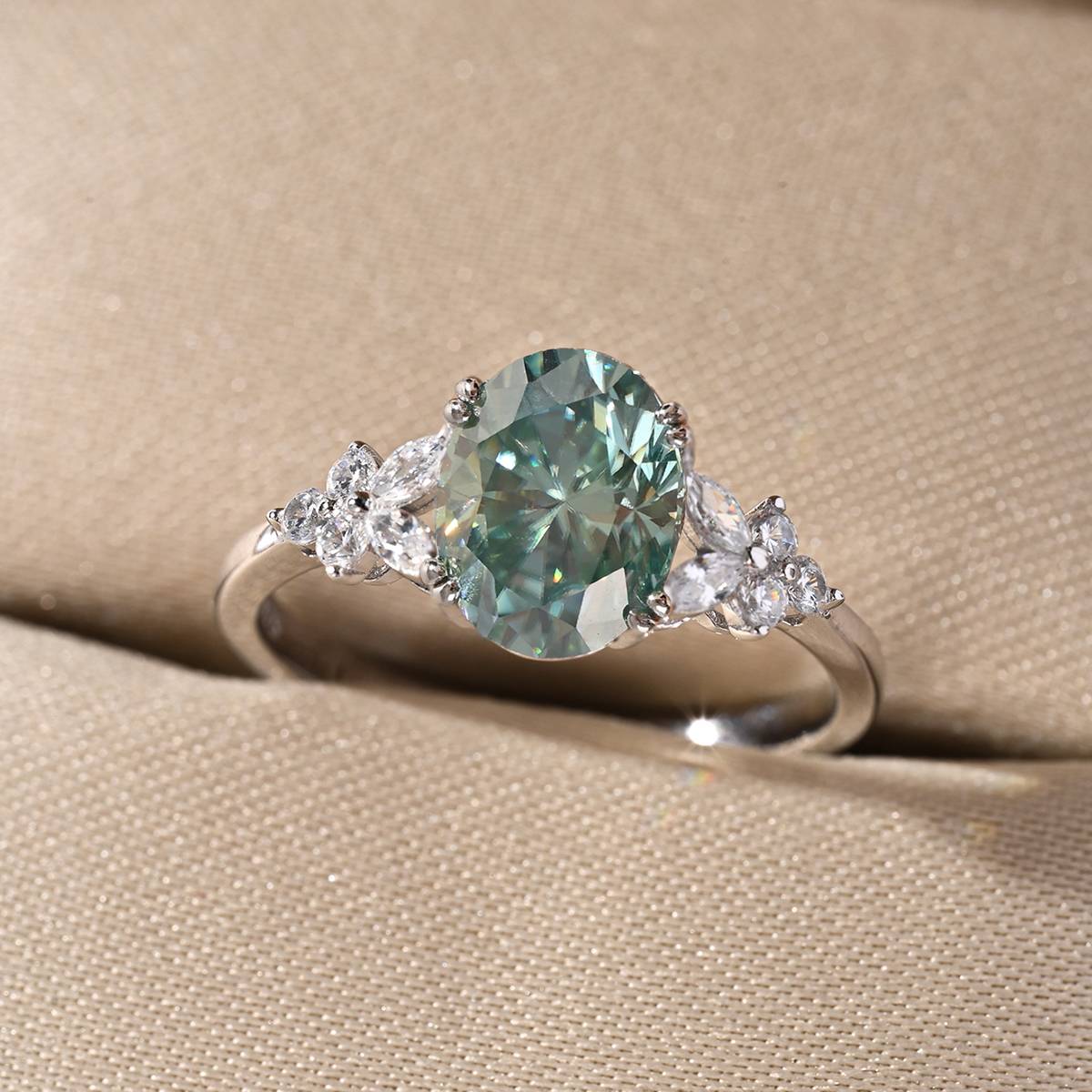 MR0320款S925银镀18K白金蓝绿色蛋形莫桑钻小花戒指主石9*7mm/2.0ct