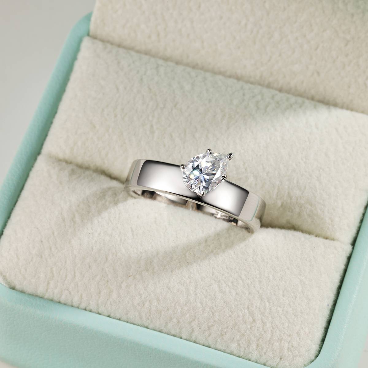 MR0349款S925银镀18K白金梨形莫桑钻ins风简约戒指主石7*5mm/0.8ct