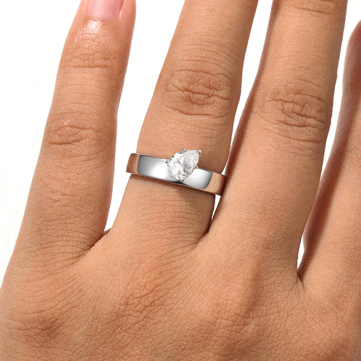 MR0349款S925银镀18K白金梨形莫桑钻ins风简约戒指主石7*5mm/0.8ct