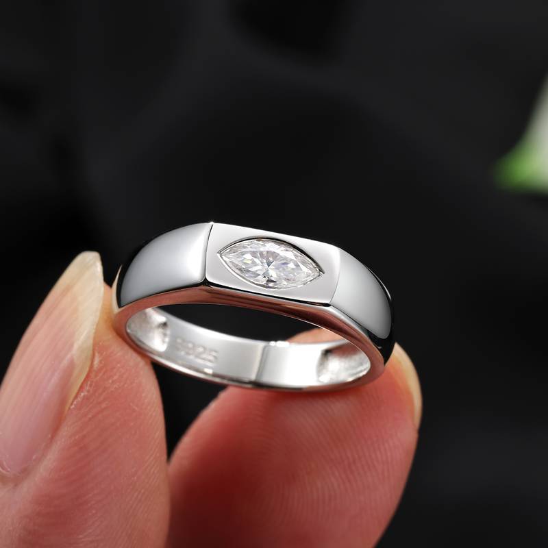 MR0350款S925银镀18K白金马眼形莫桑钻简约戒指主石7*3.5mm/0.4ct