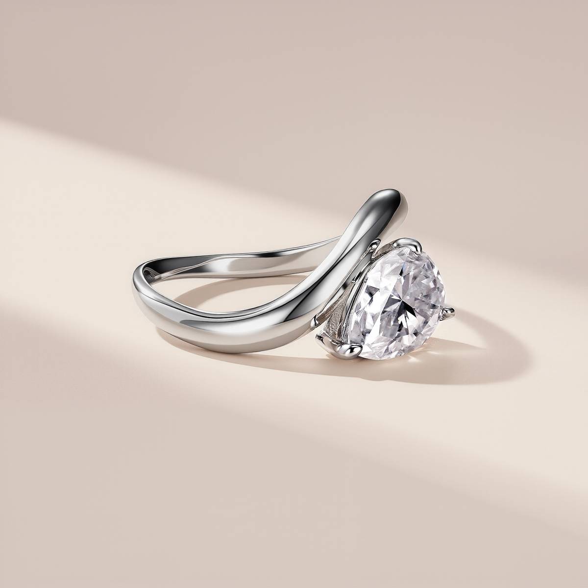 SR0672802款S925银镀18K金水滴形莫桑钻个性简约戒指10*7mm/2.0ct